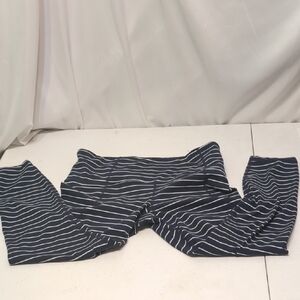 Athleta Stylish Black And White Striped Calf Length Leggings Size Medium Petite